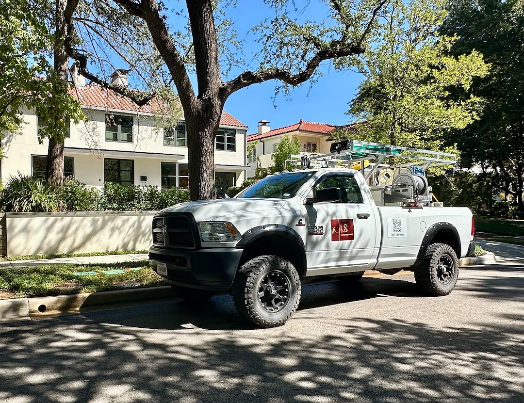 Premier Cleaning of Stucco Retaining Wall in Highland Park